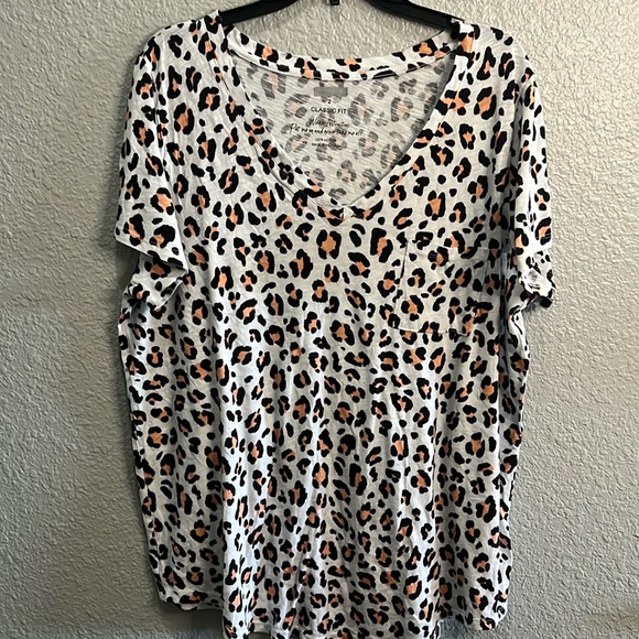torrid Tops - Torrid Classic Fit Animal Print size 2 NWOT